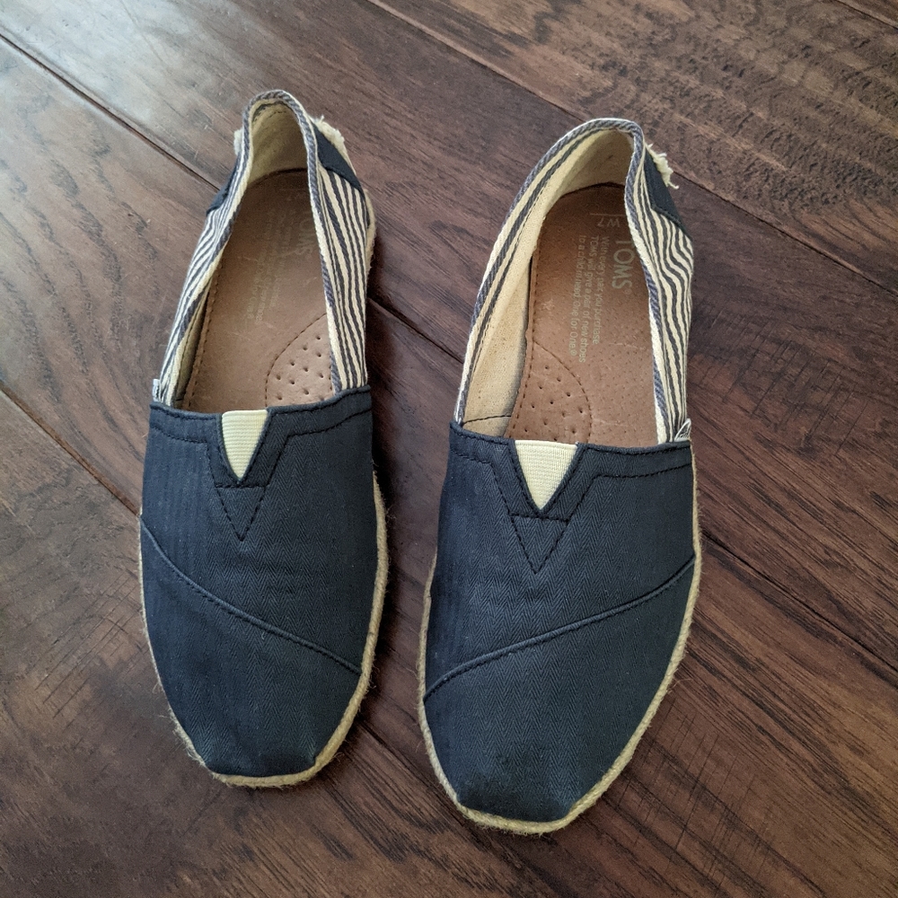 Toms slip on
